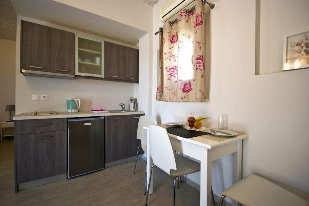 Alafouzos Studios & Apartments Kamári Extérieur photo